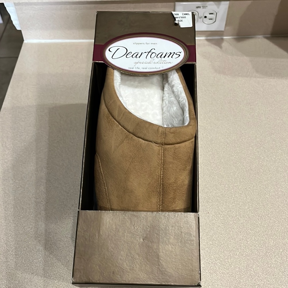 Men’s Dear foams Slippers, size X-Large, Carmel color with light beige inside.